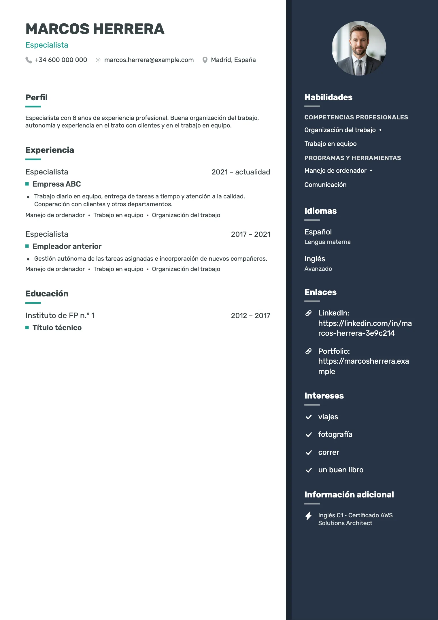 Plantilla de CV Cobalt, vista previa del documento terminado