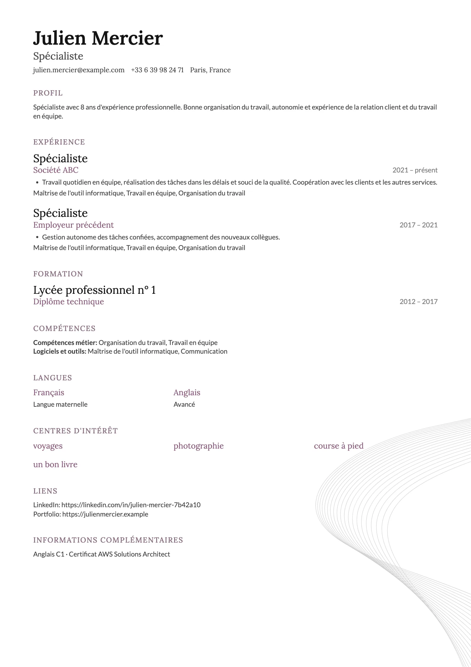 Modèle de CV Contour, aperçu du document fini