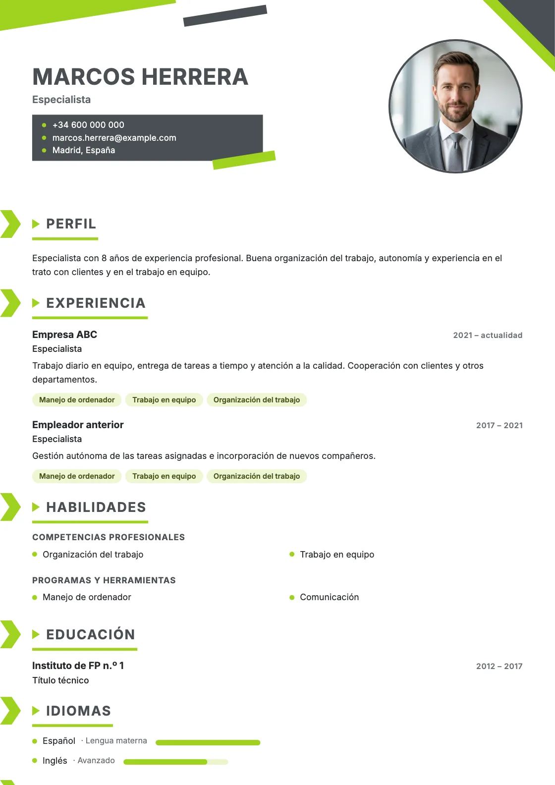 Plantilla de CV Courier, vista previa del documento terminado