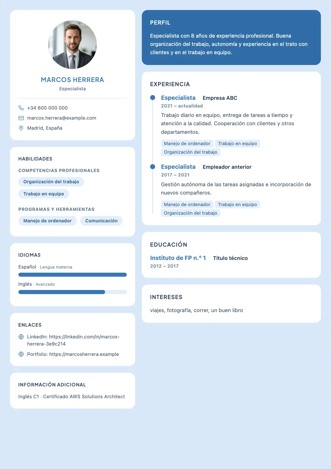 Plantilla de CV Creative Grid, vista previa del documento terminado
