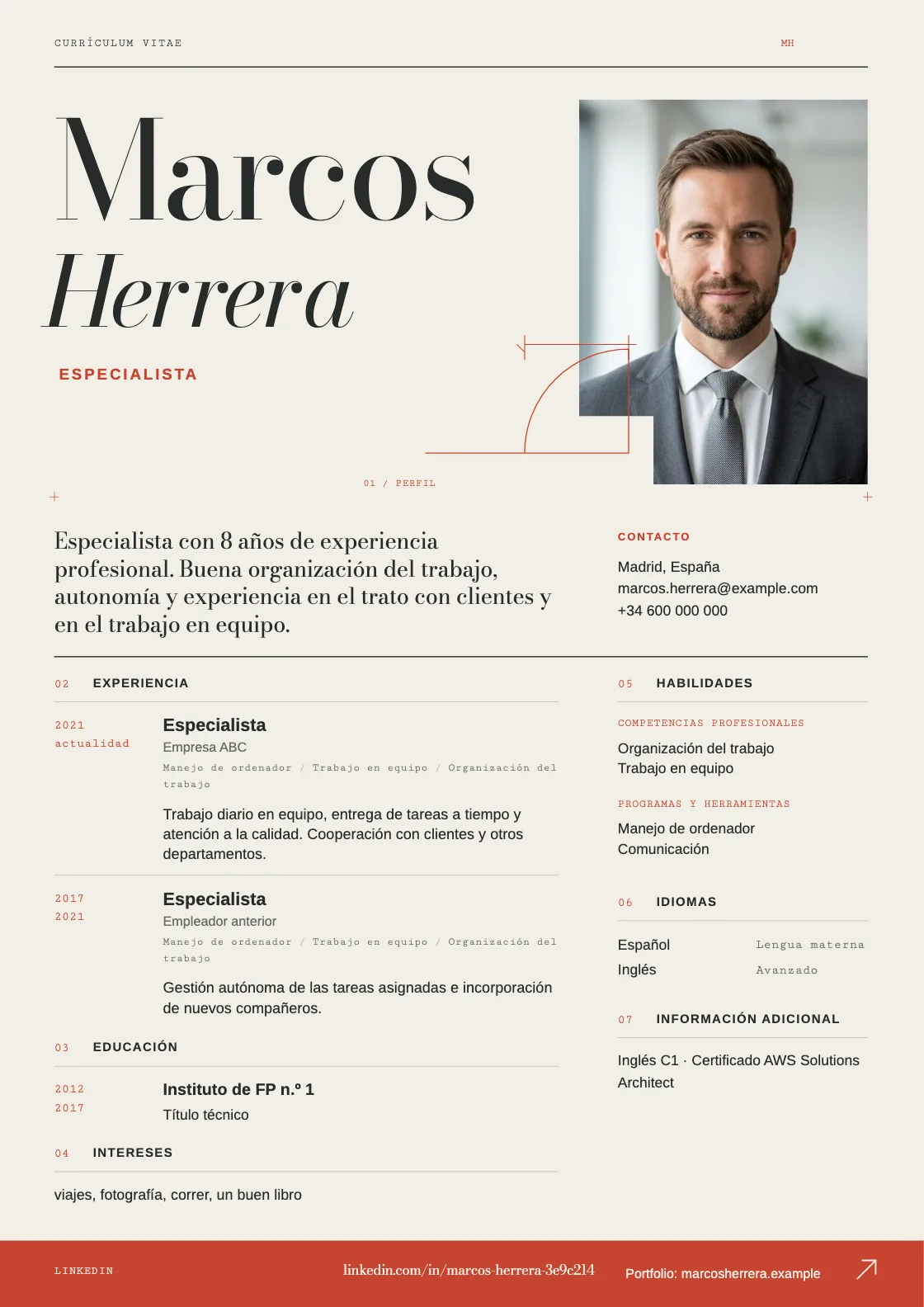 Plantilla de CV Cross Section, vista previa del documento terminado
