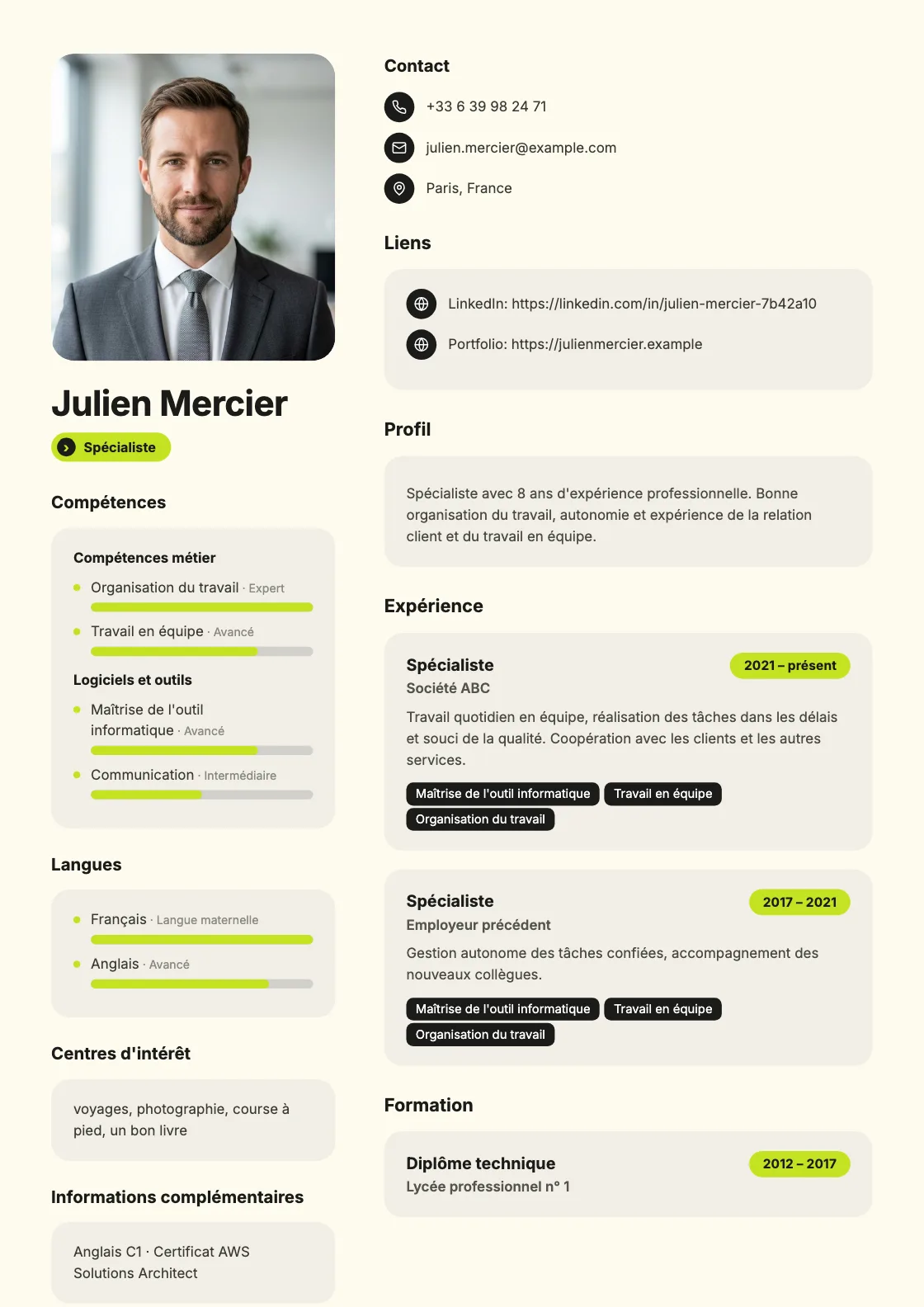 Modèle de CV Neon, aperçu du document fini