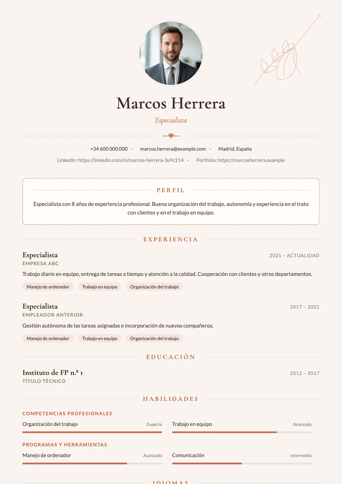 Plantilla de CV Saffron, vista previa del documento terminado