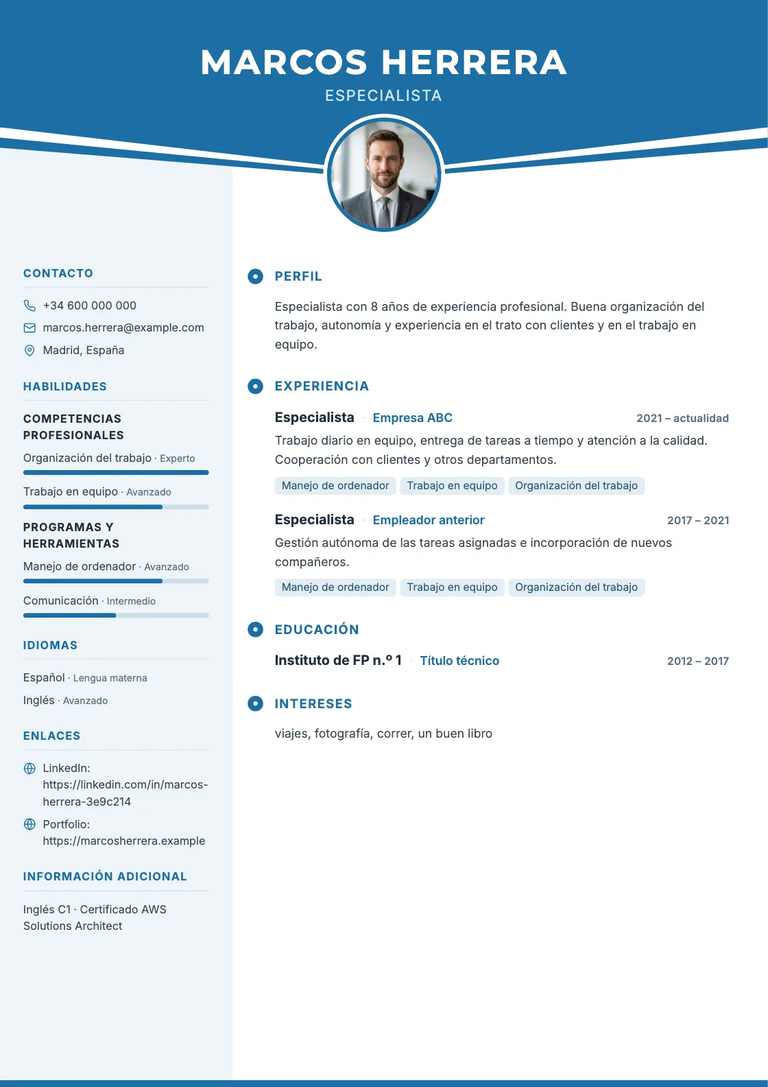Plantilla de CV Transit, vista previa del documento terminado